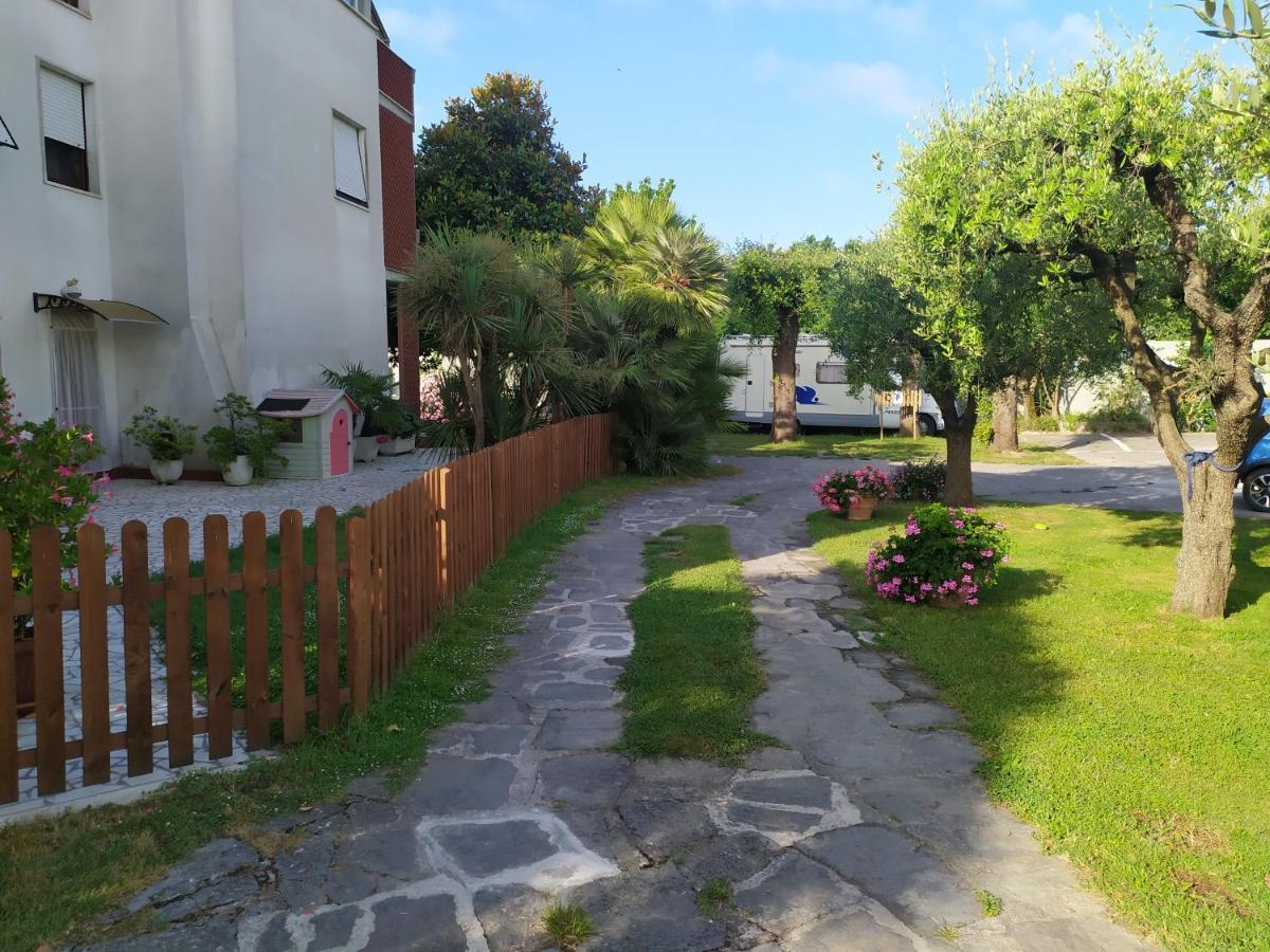 B&B Tra Mare E Marmo Марина-ди-Каррара Экстерьер фото